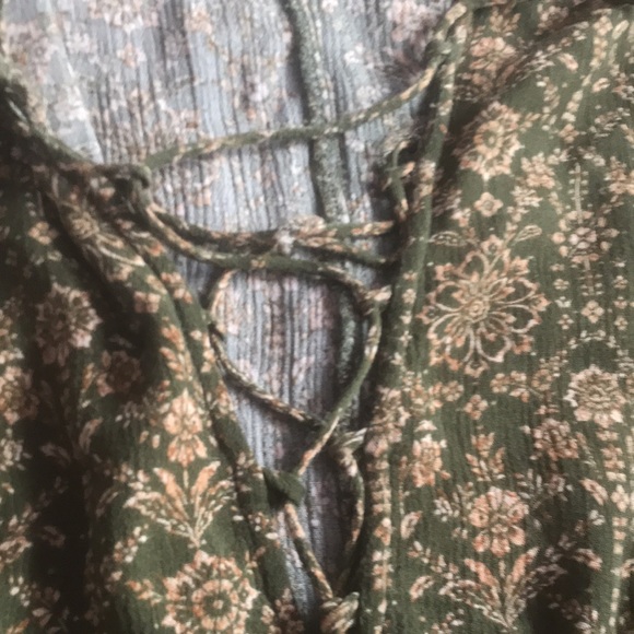 💚Cottage core vibe romper with string tie front💚 - Picture 2 of 3